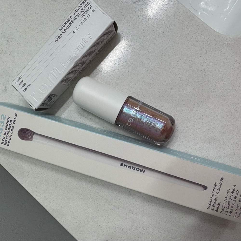R.E.M Beauty STARLET LUSTROUS LIQUID EYESHADOW- Fembot with Morphe Brush NEW